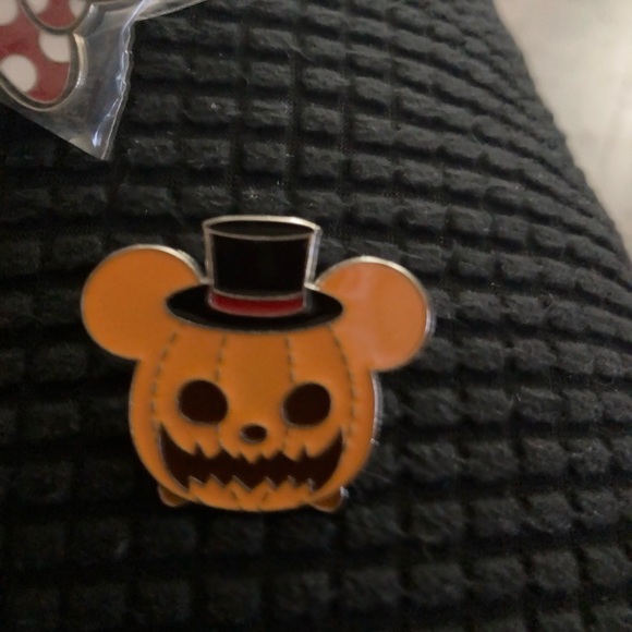 Disney Pin Mickey Iconic Head Jack o Lantern